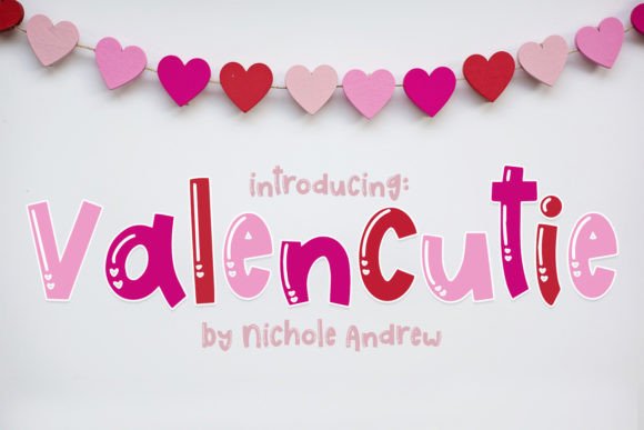 Valencutie: A Handwritten Display Font with Heart